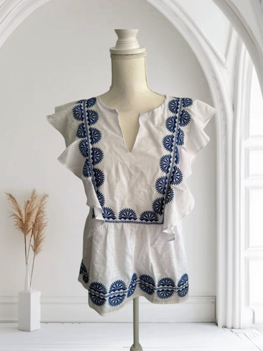J MARIE White Blue Gathered Blouse Top Size Medium